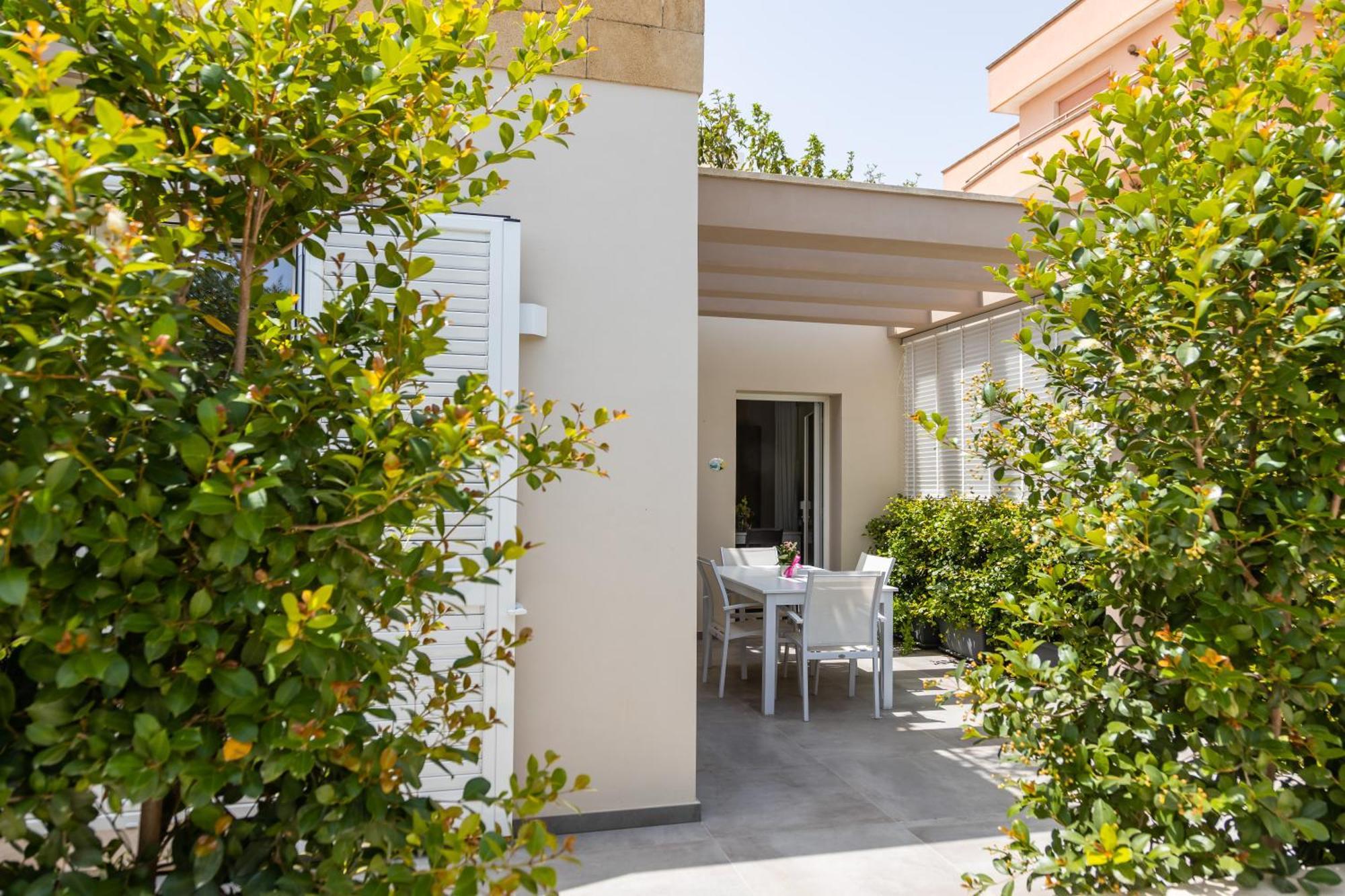 La Collina Di Montegrappa - Suites With Heated Private Pool - Suites With Shared Pool Тулие Стая снимка