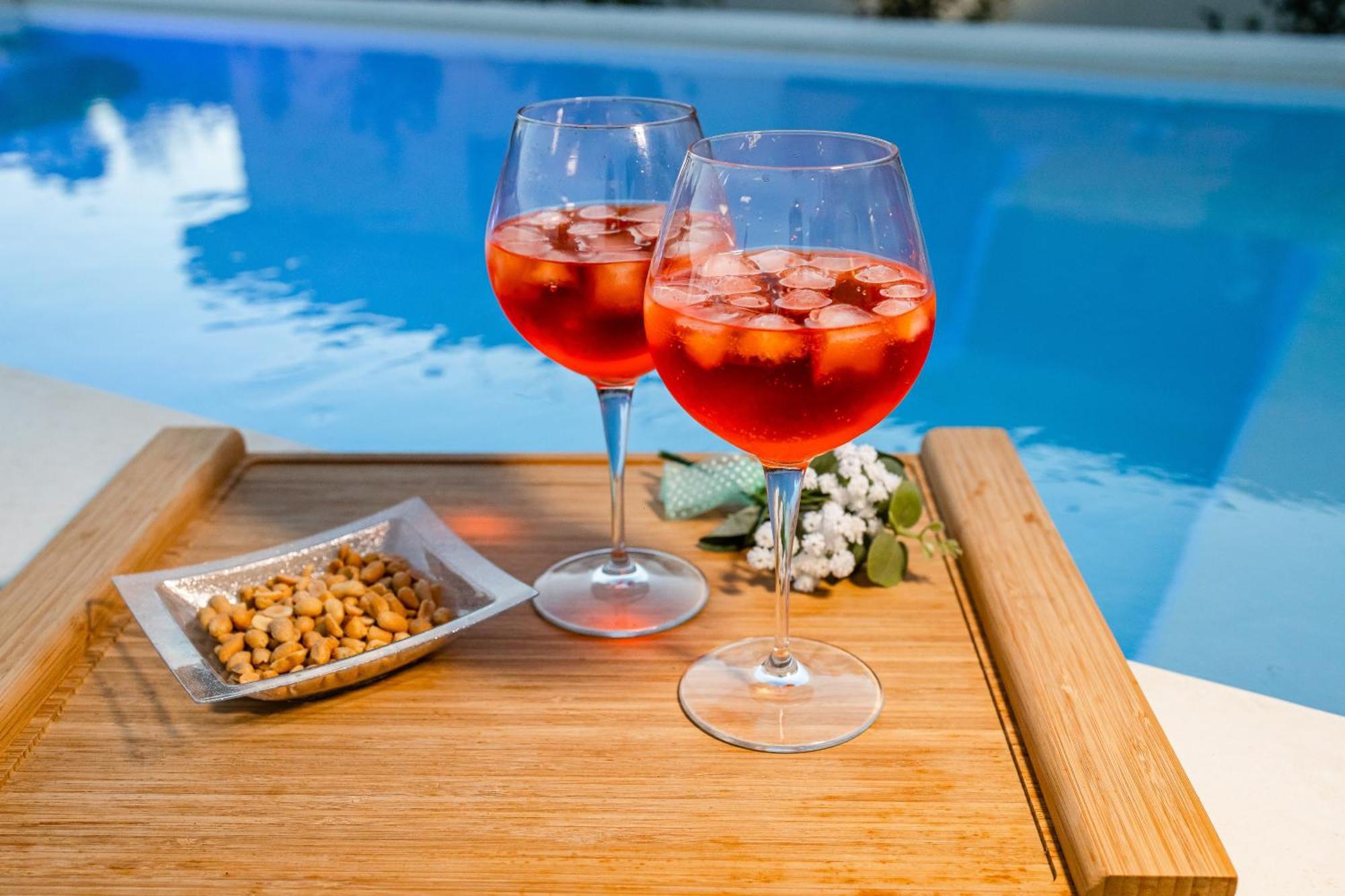 La Collina Di Montegrappa - Suites With Heated Private Pool - Suites With Shared Pool Тулие Екстериор снимка